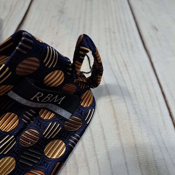 RBM Collection Circle Design Silk Tie - Picture 5 of 7